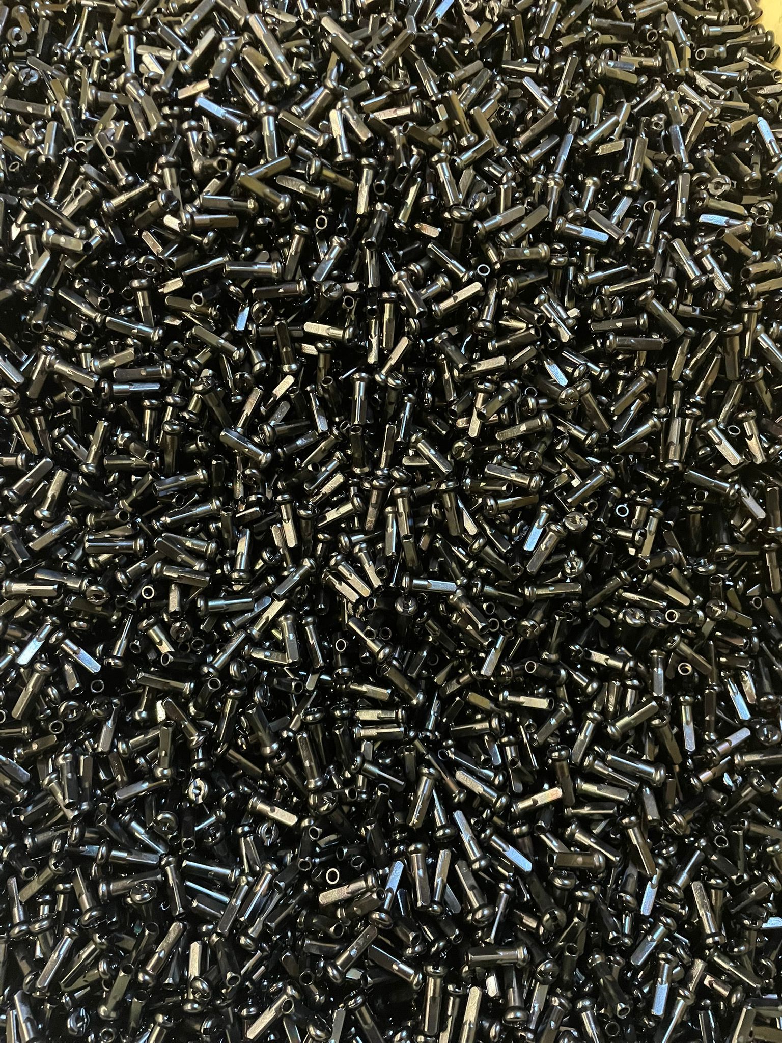 Zinco-Níquel — tratamento de zinco-níquel em pequenas peças